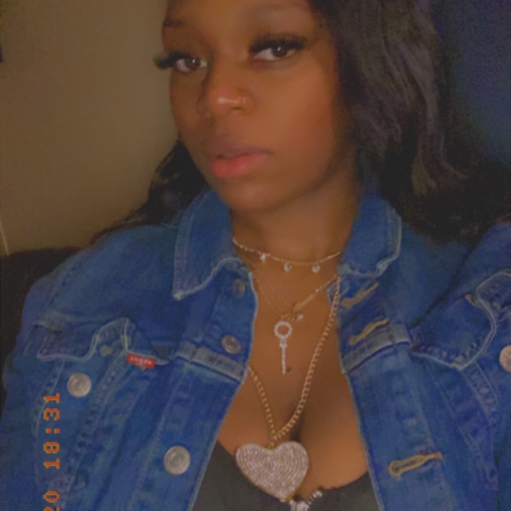 Meet your Posher, Crystal